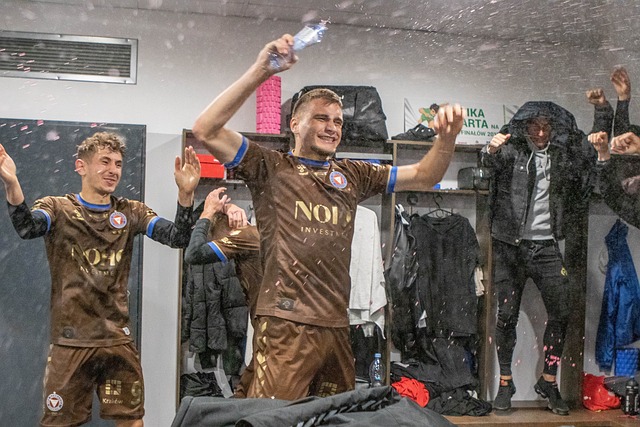 局势中屹立 局势中屹立